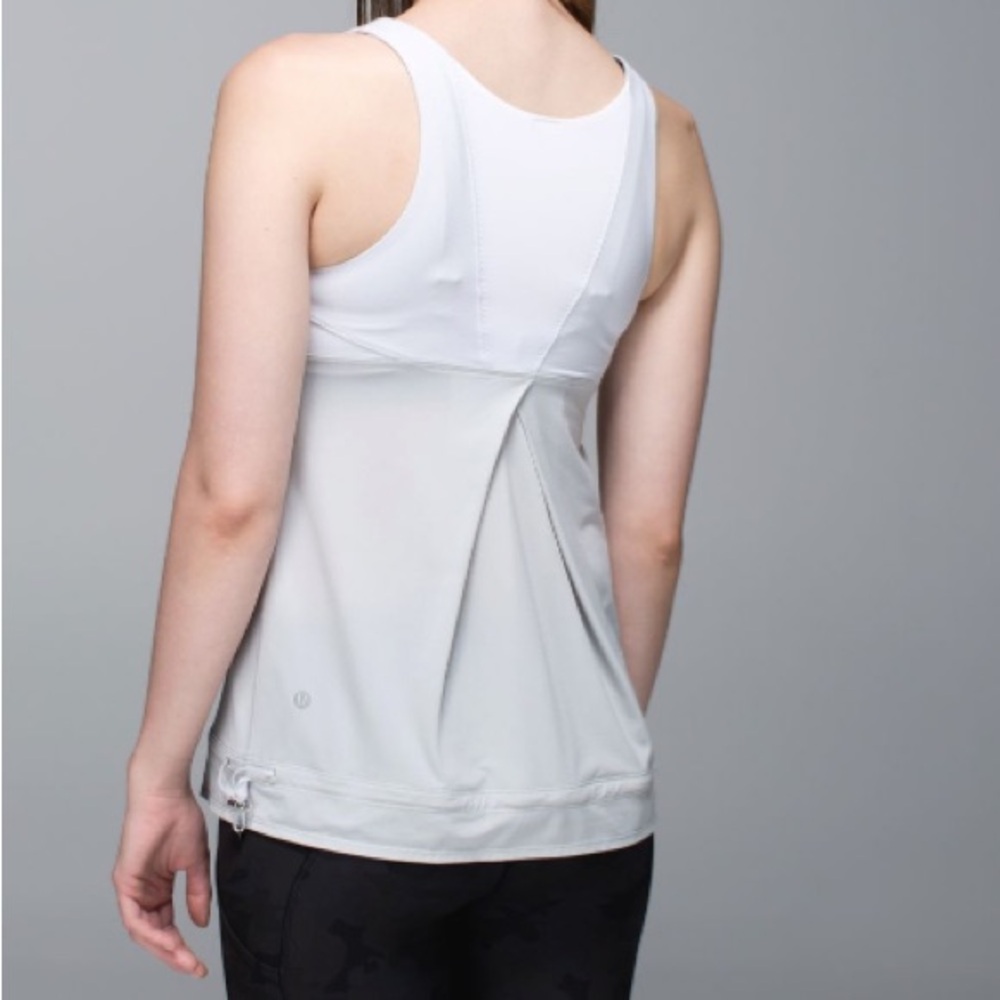 Lululemon Run: Ta Ta Topper
Silver Spoon / Wee Stripe White Silver Spoon / White